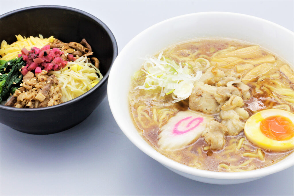 りんご苑　塩ホルモンラーメンセット